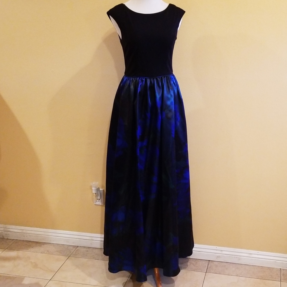 Aidan Mattox Sleveless Floral Print Ball Gown